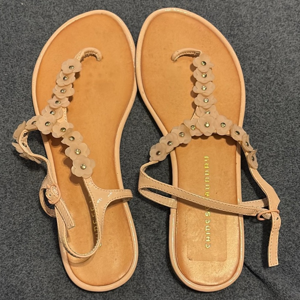 Chinese Laundry Women's Pale Pink Floral Flat Thong Sandals Buckle Adjustable